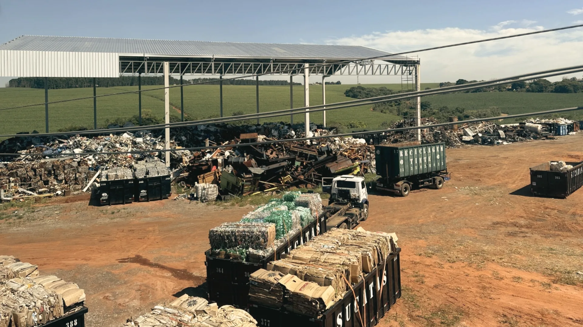 TiêTiê — Reciclagem de plásticos e valorização de catadores