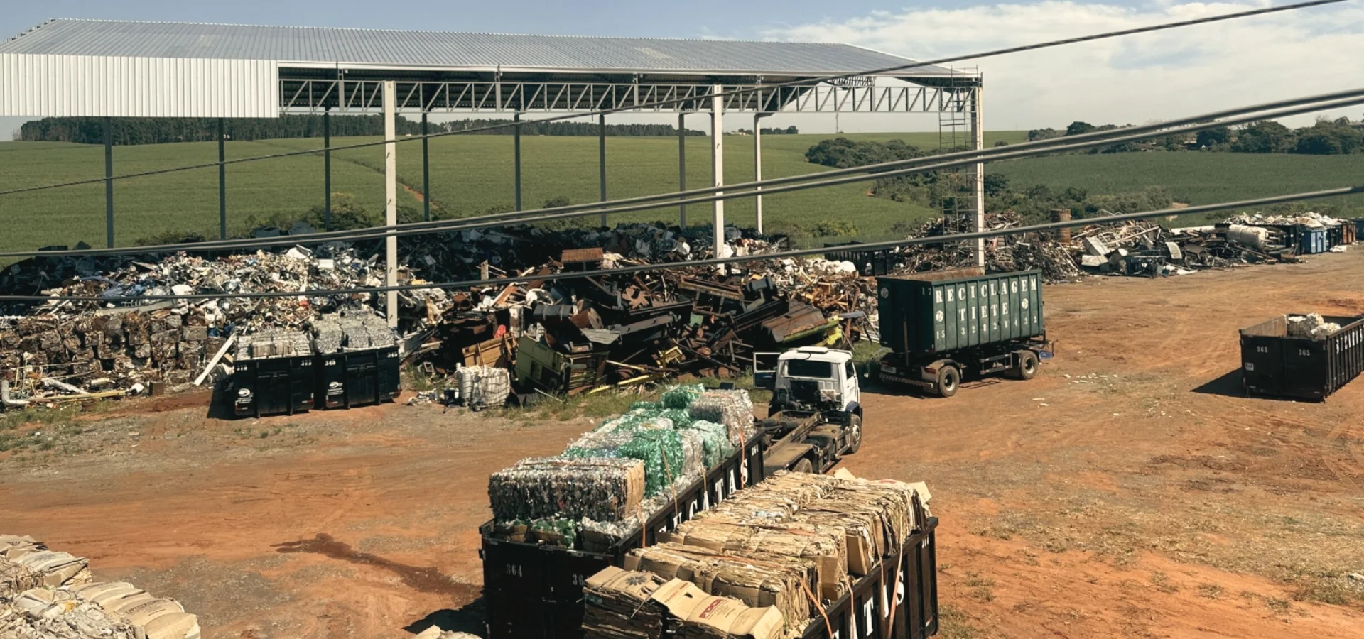 TiêTiê — Reciclagem de plásticos e valorização de catadores